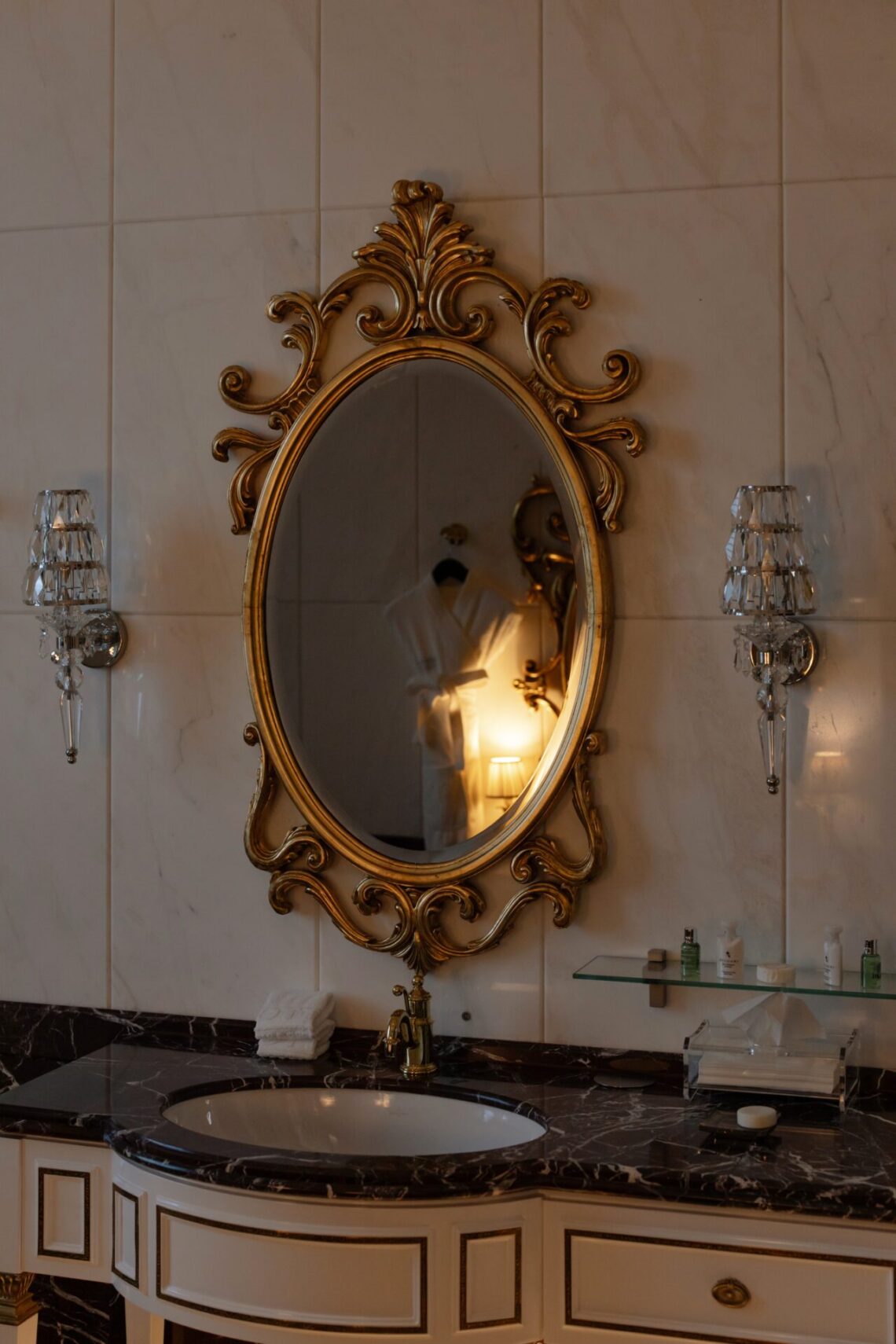 How Mirrors Make Rooms Look Bigger